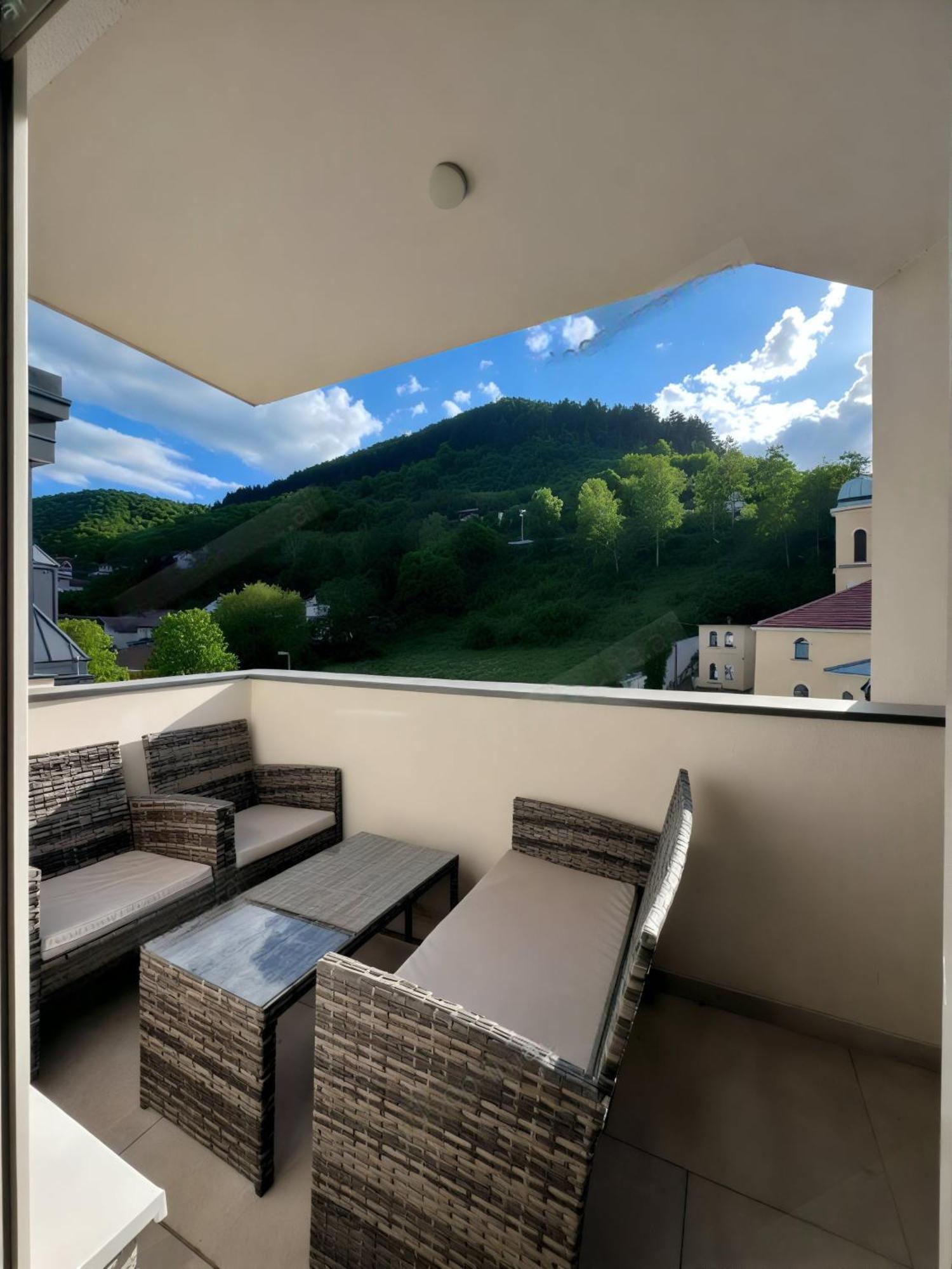 Apartment Pyramid View